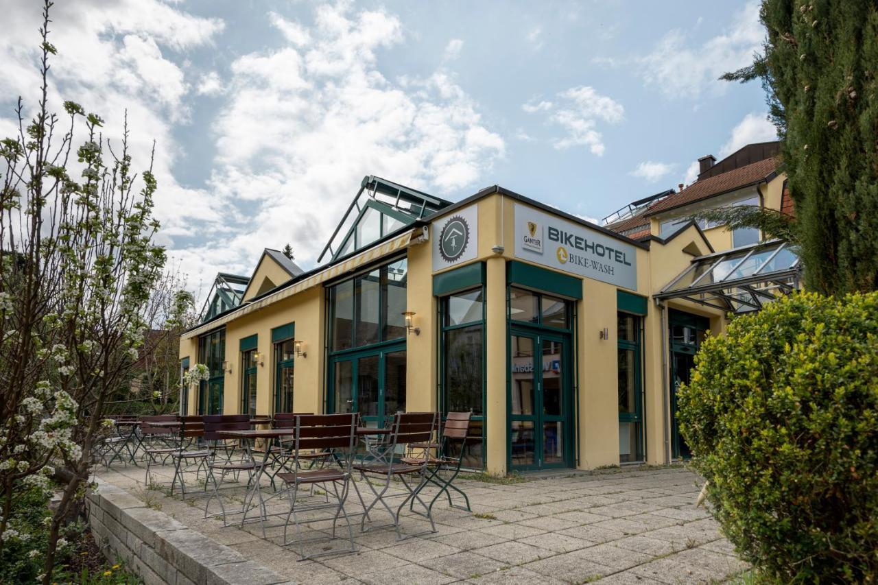 Bike- Und Ferienhotel Freiburg Merzhausen Екстер'єр фото